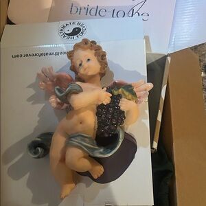 Vintage ceramic cherub in great shape